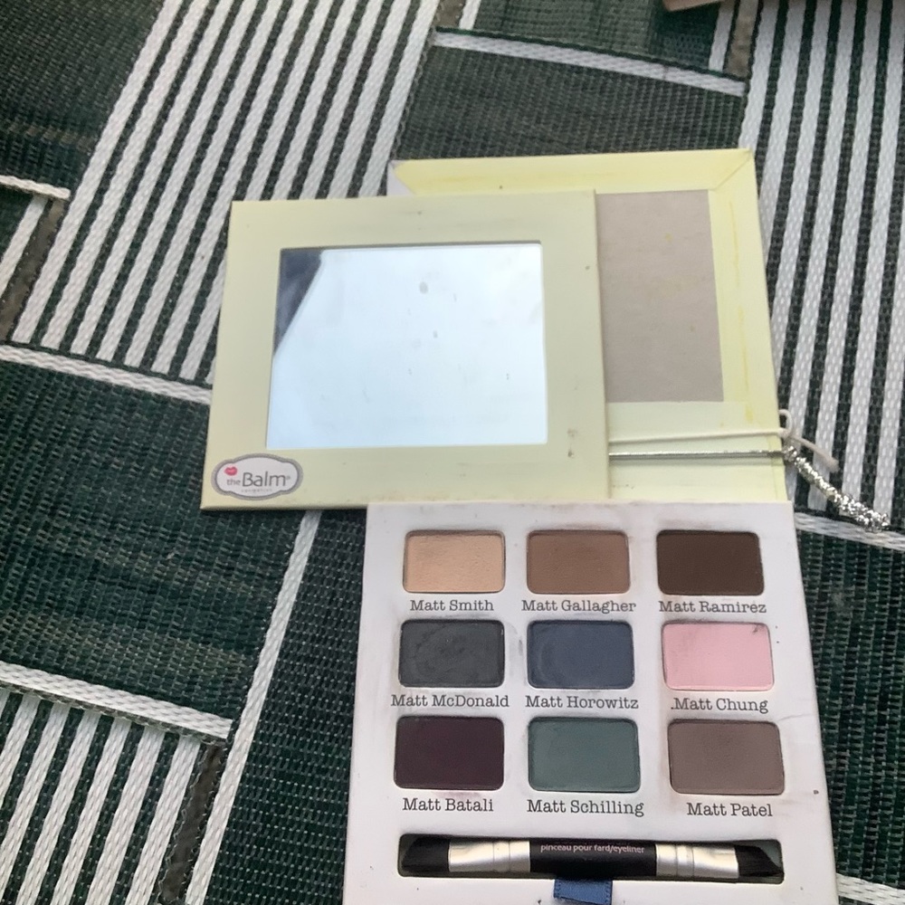 GUC TheBalm Meet Matt(e) mini palette, Condition 7/10. Pre-owned.